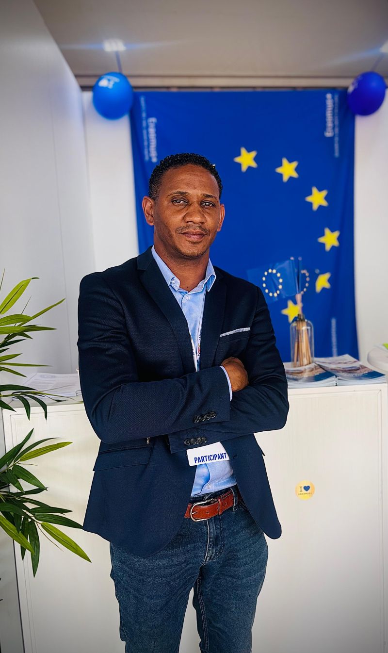 Yves-Eric Nicolas dans un espace dédié aux programmes européens